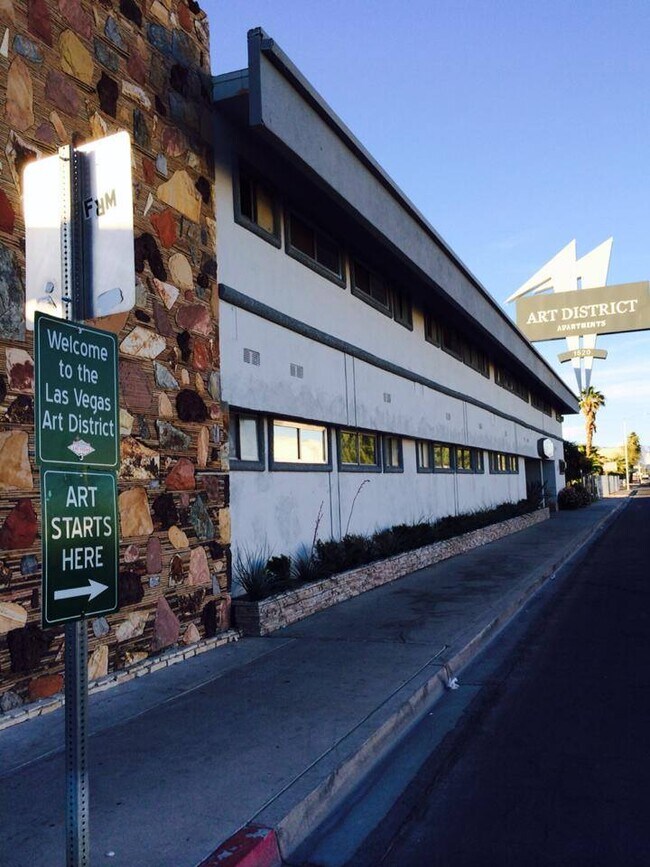 Photo - 1520 S Casino Center Blvd Apartments