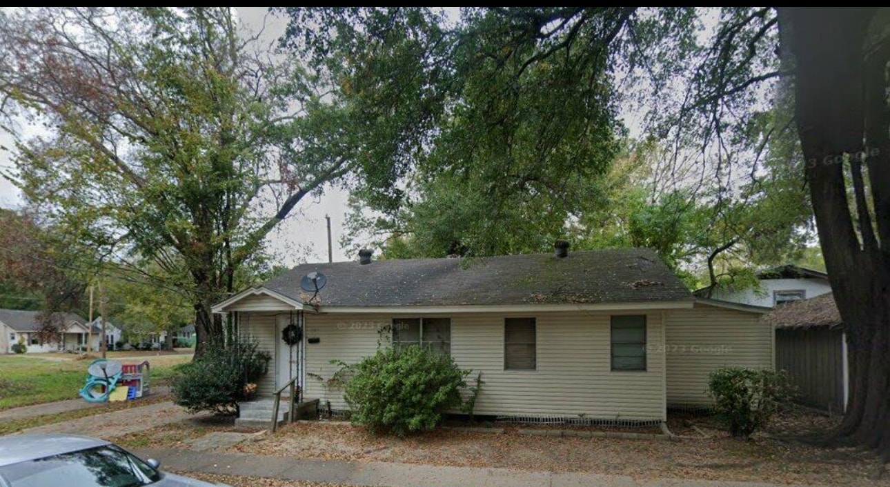 Photo - 305 S 3rd St