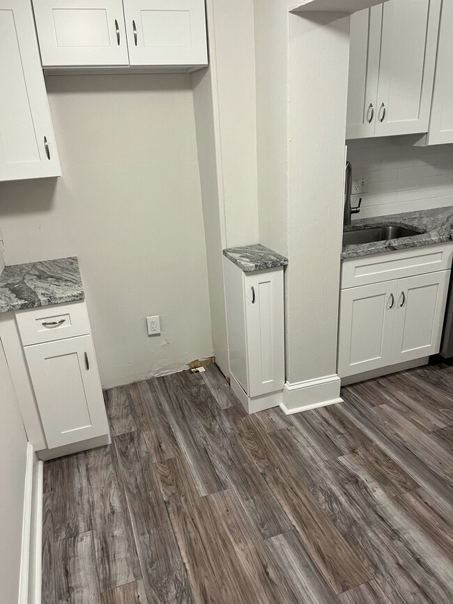 Photo - 644 W Russell St