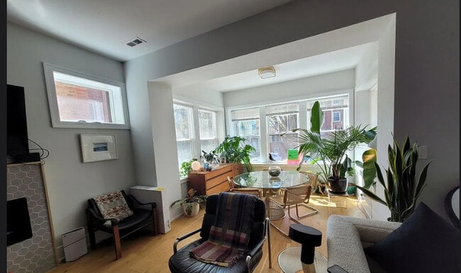 Photo - 1318 W Winnemac Ave