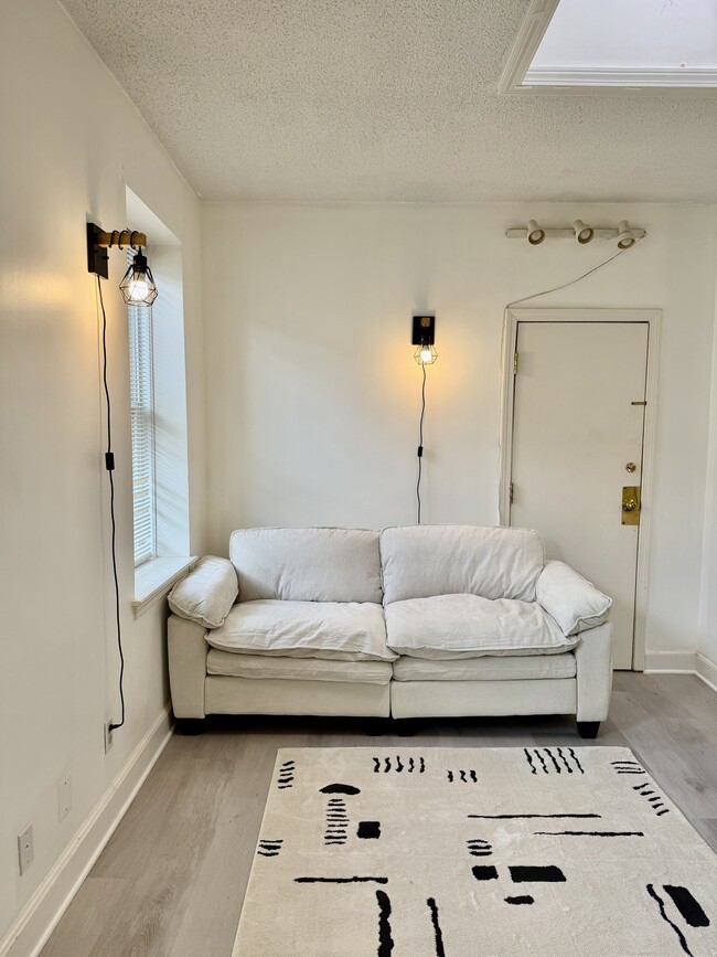 Living room - 1415 Commonwealth Ave Unit 502