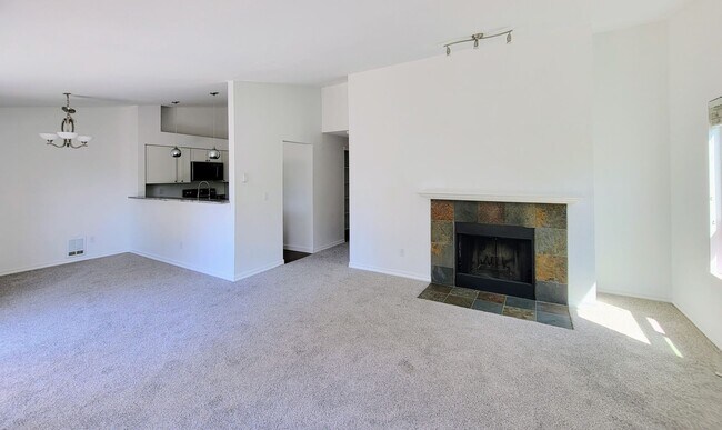 Photo - Newly updated condo in Sunn Fjord, close to everything! Unidad E301