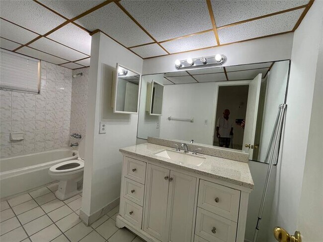 Photo - 3522 NE 166th St Unit 8