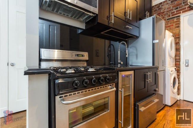 Photo - E 3RD ST. Unidad 5B