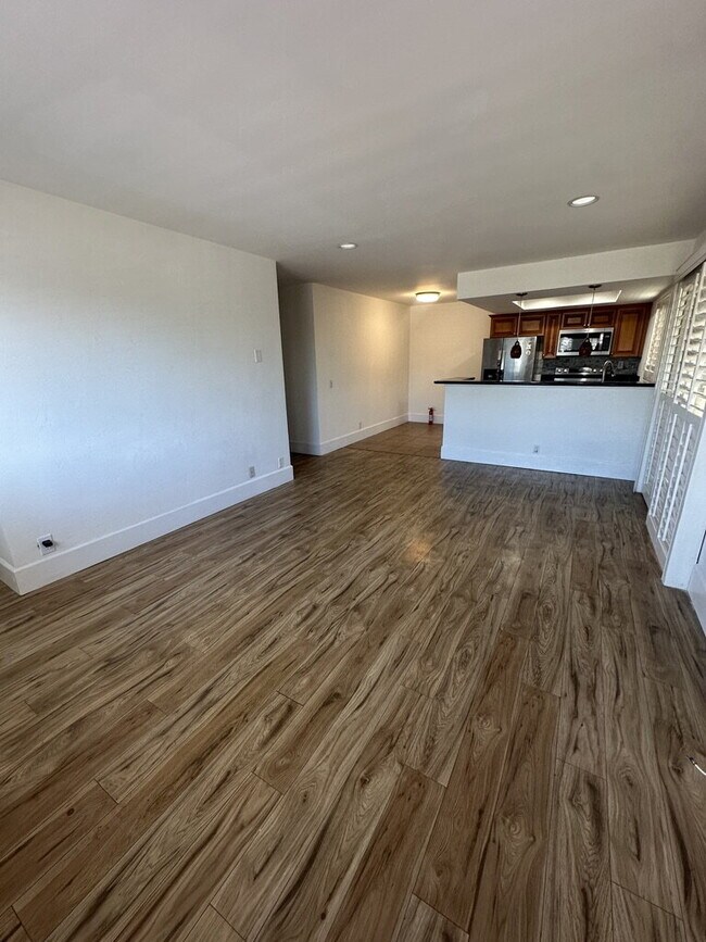 Spacious 2-Bedroom, 2-Bath Condo Near North Park – Dedicated Parking