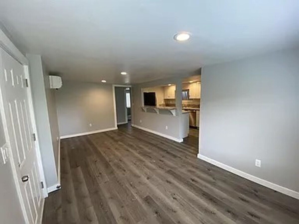 Photo - 625 E 5th Ave Unidad 627 E. 5th Ave