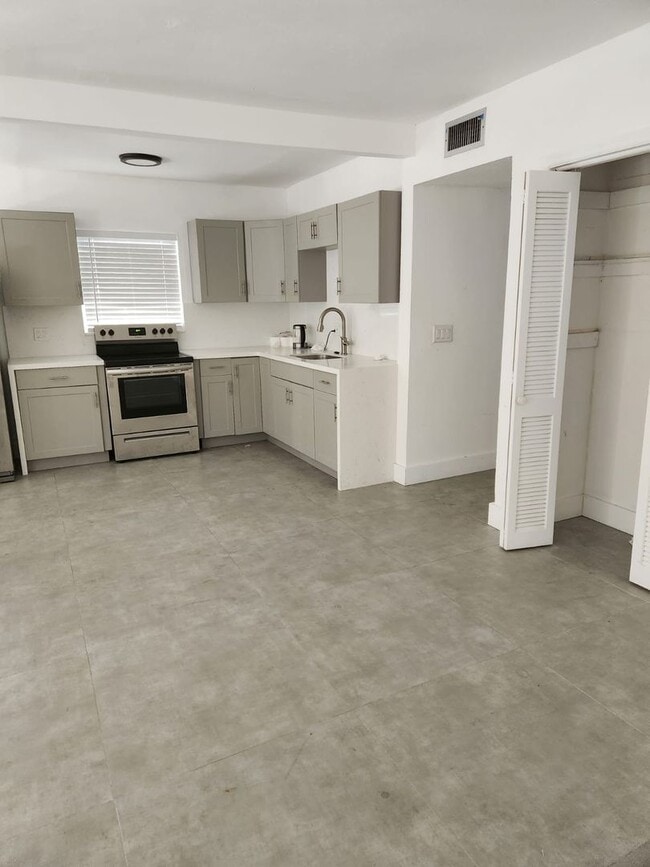 Photo - 467 Golden Isles Dr