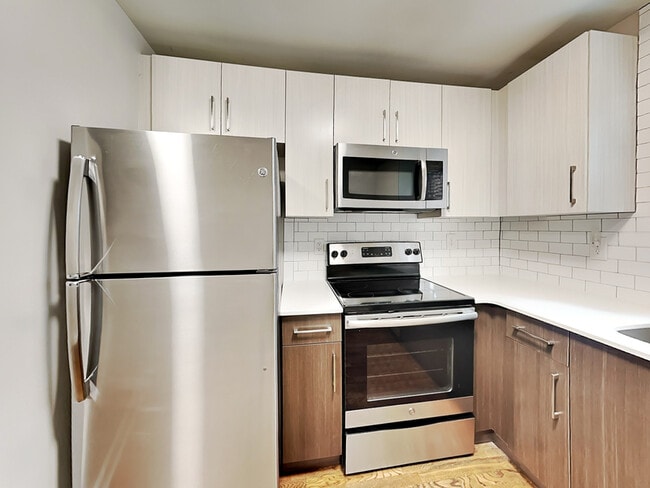 Photo - 880 N Highland Ave NE