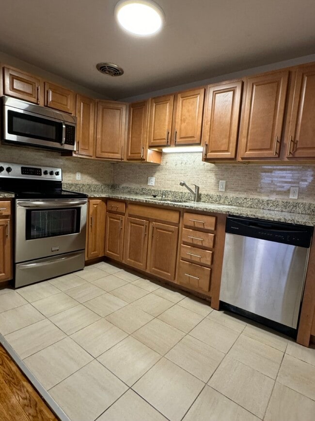 Building Photo - 111 Babcock St Unit 3 Rental
