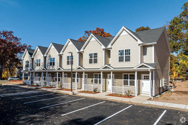 Building Photo - Apex Townhomes