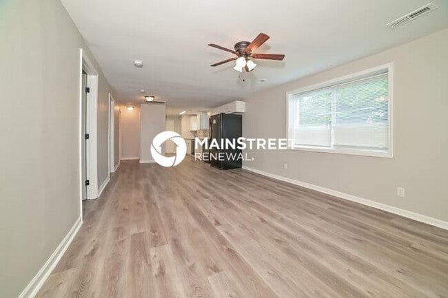 Photo - 3 Bedroom Pet-Friendly Home in Knoxville, TN with Main Street Renewal