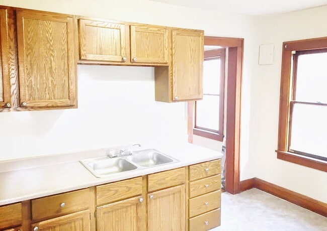 Building Photo - 496 Maryland Ave W