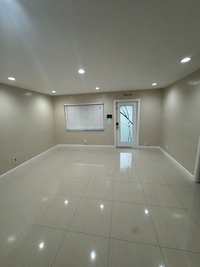 Living room - 4308 Harrison St
