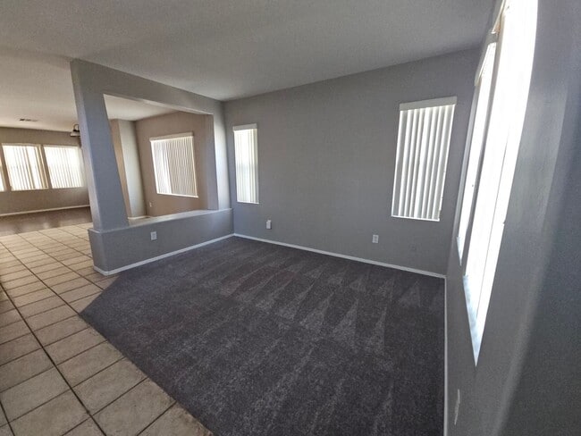 Photo - 4bd 2.5 bth 43rd Ave and vineyard