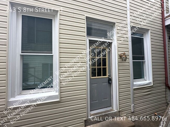 Building Photo - 243 S 8th St Unit 1