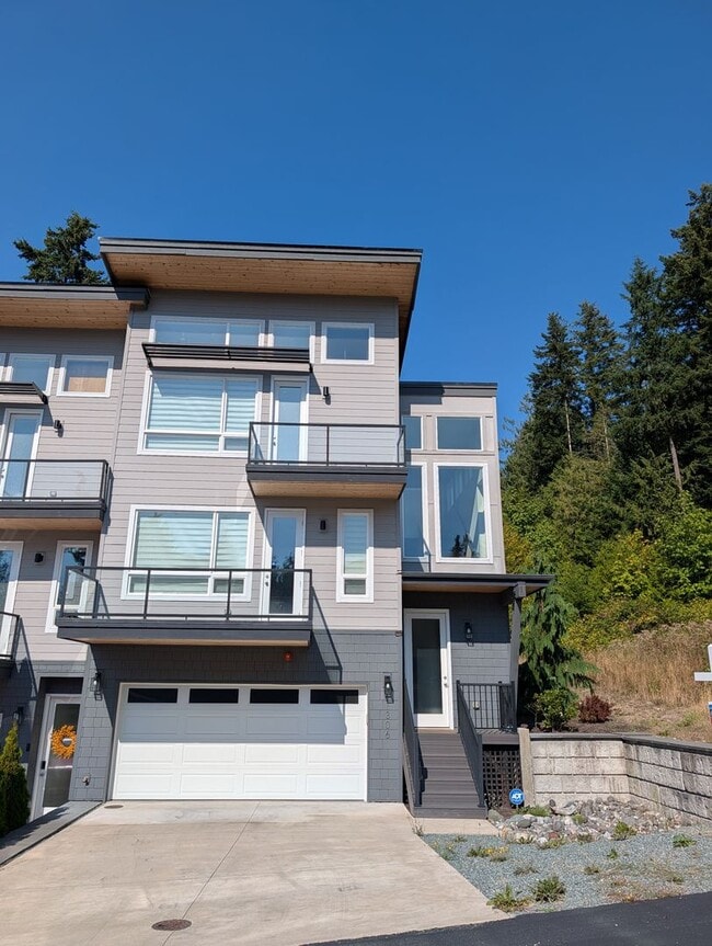 Photo - 1306 Digby Pl
