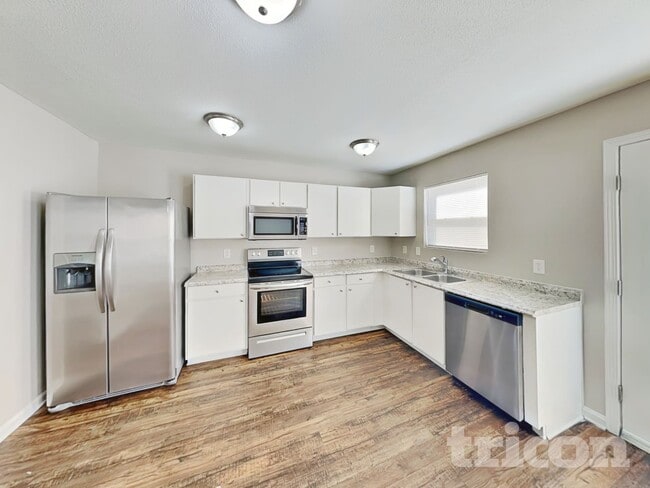 Photo - 908 Littleton Dr