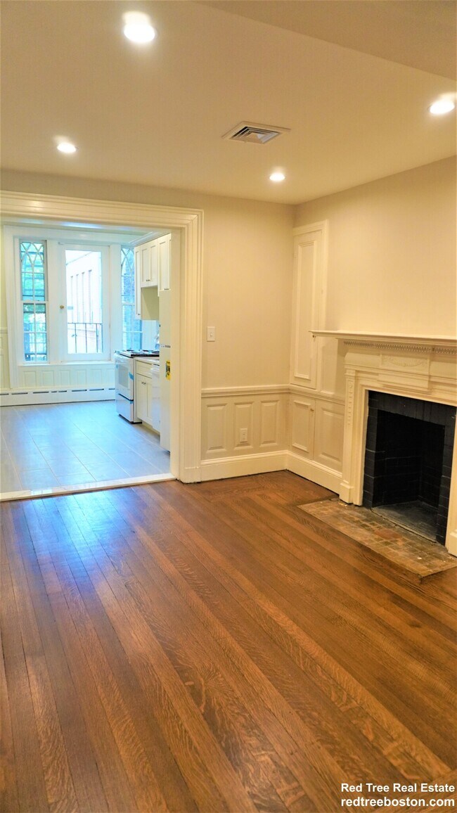 Photo - 1712 Beacon St