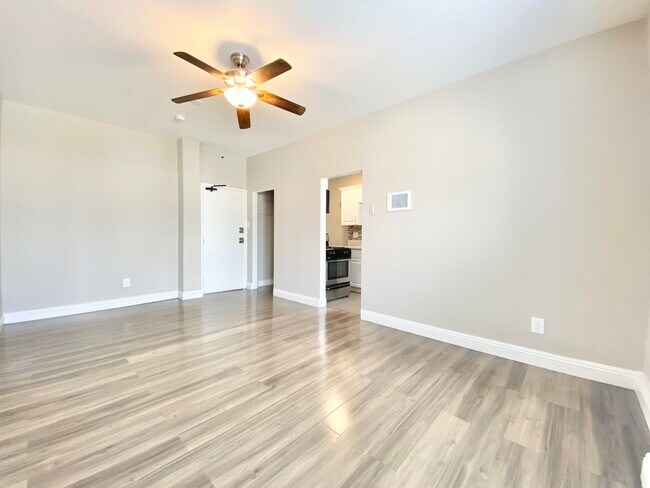 Photo - 3715 1st St Unidad 310A