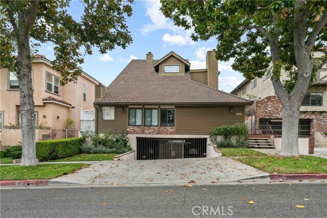 Photo - 635 E Magnolia Blvd Unidad B