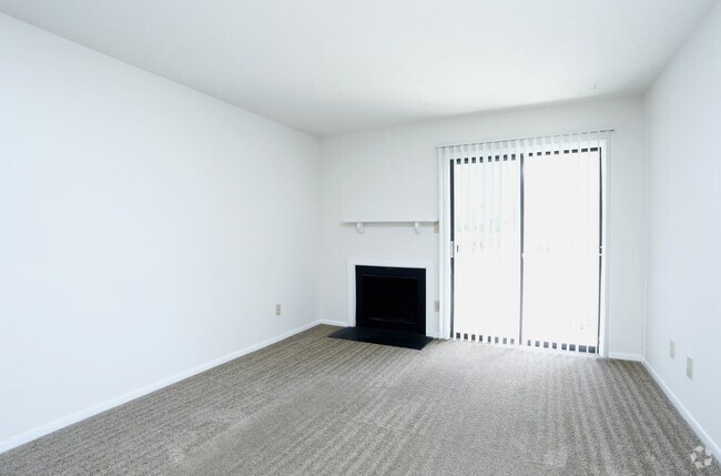 2BR, 2BA - 902sf- Living Area