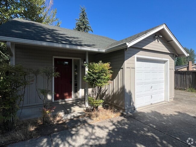 Building Photo - Newly Remodeled Home