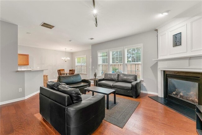 Photo - 3218 Saville St SW