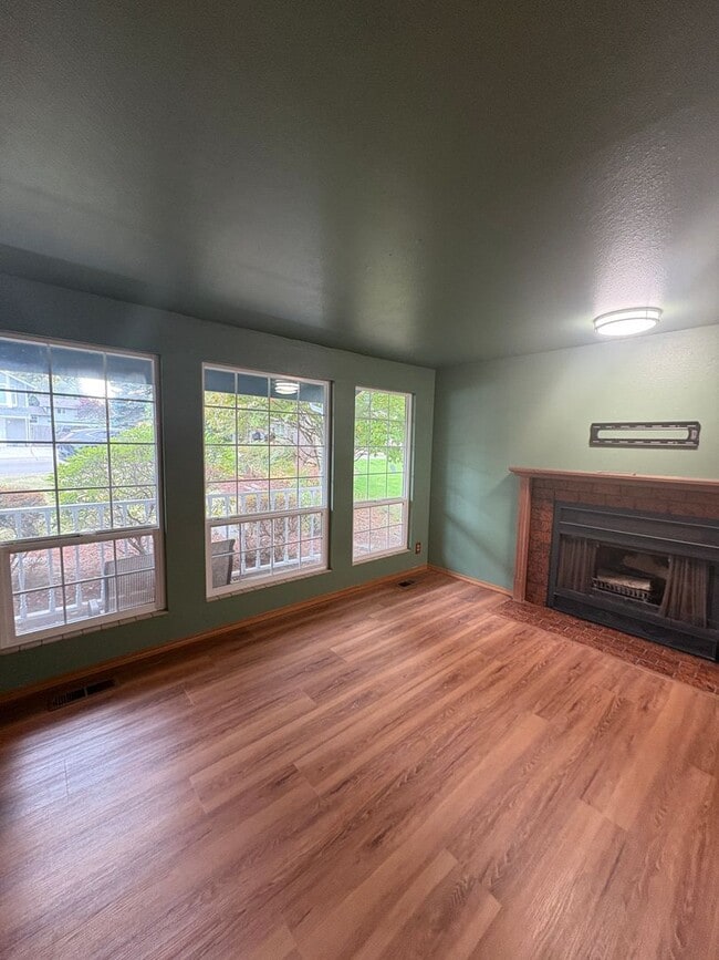 Photo - Fairwood Home for lease two story fenced y...