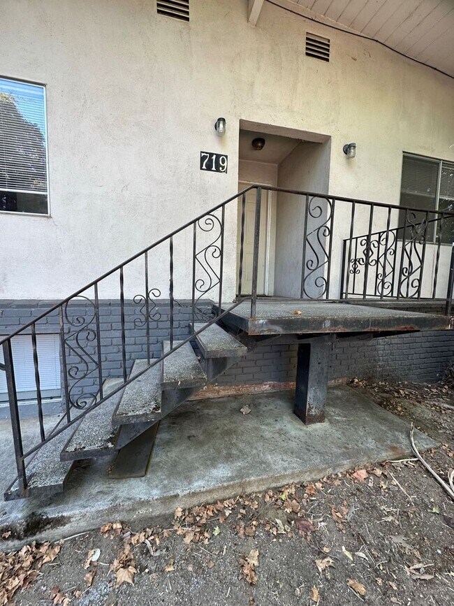 Photo - 717/719 W 3rd St Unidad 719