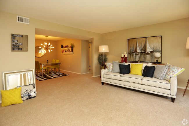 Large Living Area - Sutton Club Apartments