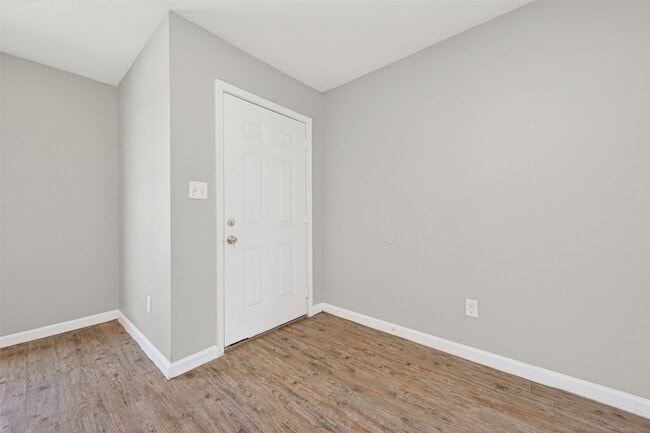 Photo - 7511 Dyer St