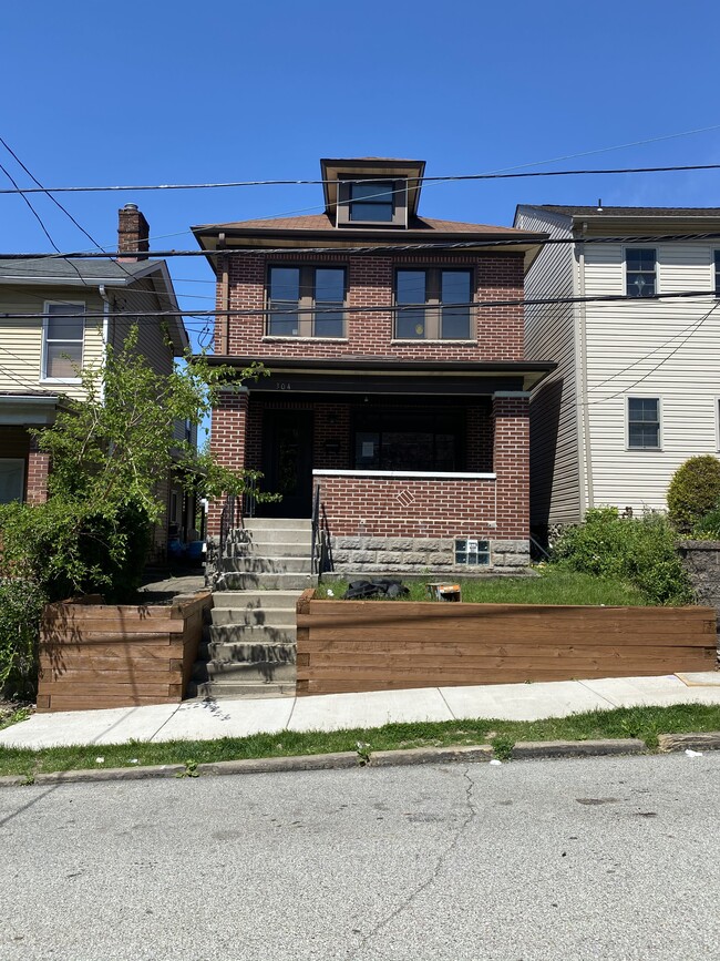 Photo - 304 Bigham St House