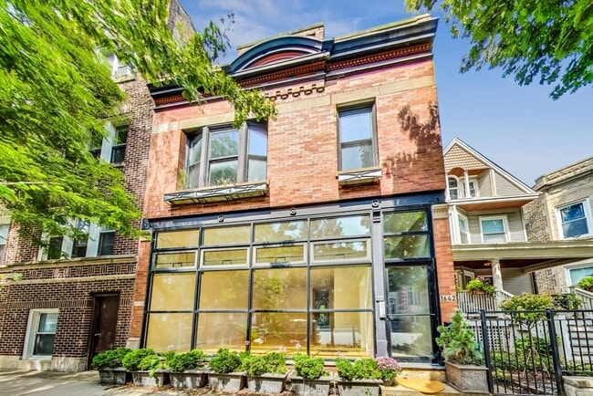 Building Photo - 1642 W Bryn Mawr Ave