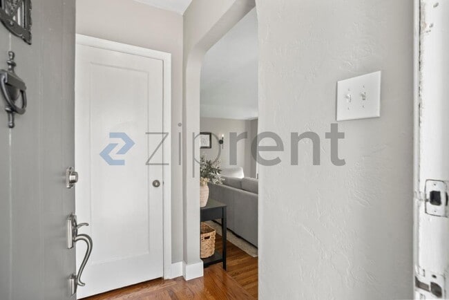 Photo - 1337 Acacia St