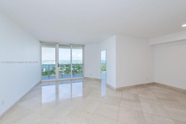 Building Photo - 4779 Collins Ave Unit 2206