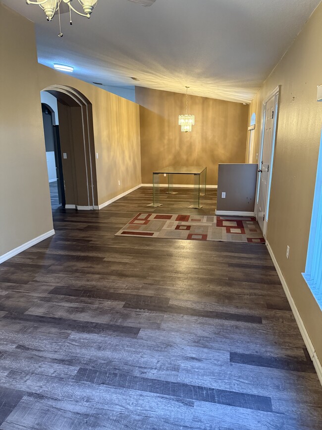 Photo - 49 Hemlock Trce