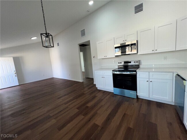 Photo - 1270 Allen St