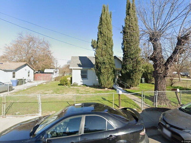 Building Photo - 305 Wilson Ave