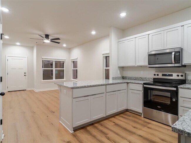 Photo - 513 Cosmos St