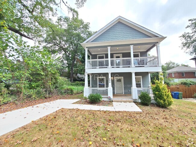 Building Photo - Stunning 4 Bedroom House in the West End!