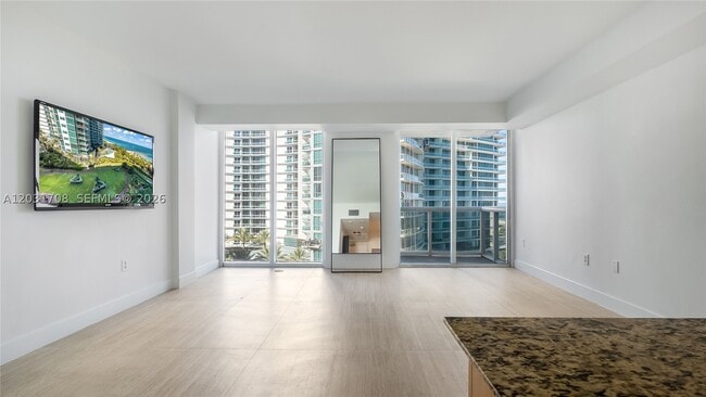 10275 Collins Ave Unit 905