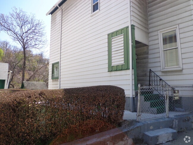 Building Photo - 2025 S 18th St Rental