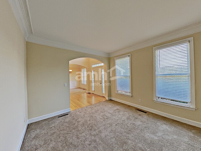 Photo - 404 Jessica Ln