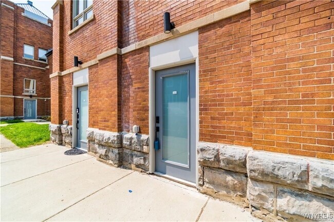 Building Photo - 340 Bird Ave Rental