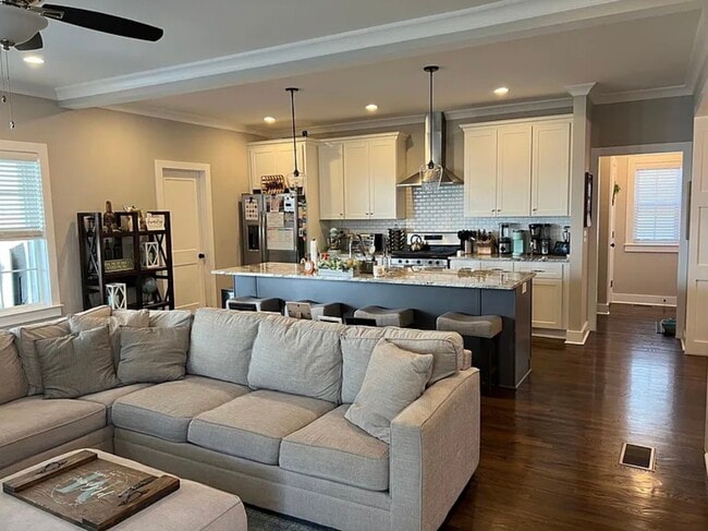 Photo - 2020 Rosemary Ln