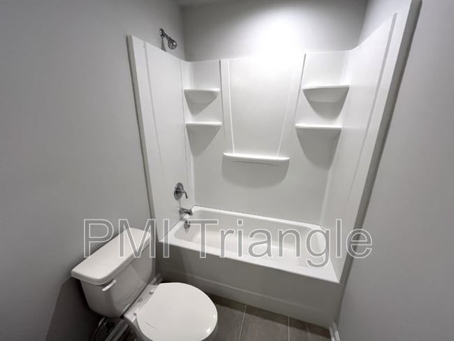 Photo - 272 Shingle Oak Rd