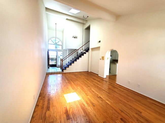 Photo - 16807 Camden Ln