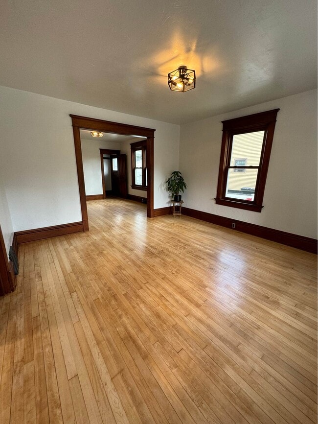 Living Rm - 116 York St