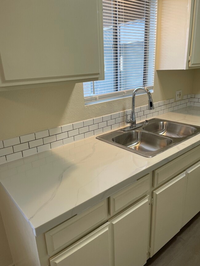 Photo - 6104 Cahuenga Boulevard