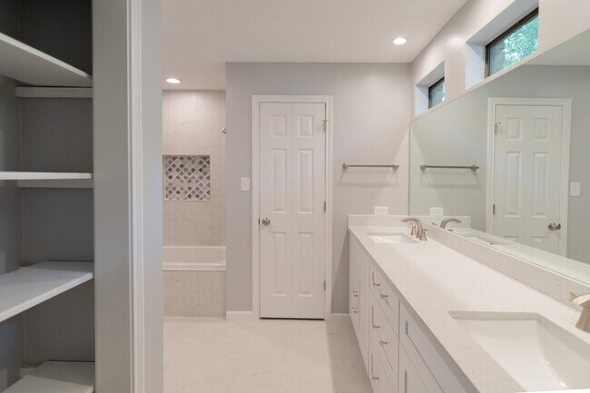 Photo - 10 Coralvine Ct